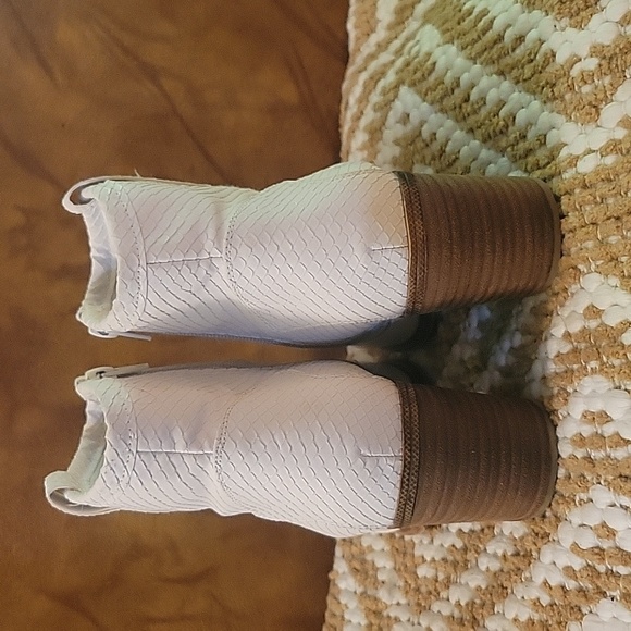 WHITE DIRTY LAUNDRY WORN BOOTS 7.5 SOME SCUFFS BUT OVERALL GORGEOUS - Picture 7 of 8